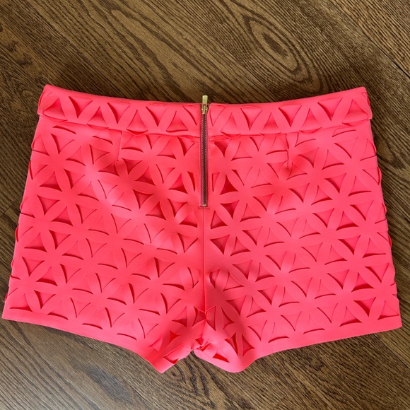 Lilly Pulitzer Neoprene neon pink shorts. Size 4. Slight wear /pilling - Picture 2 of 5